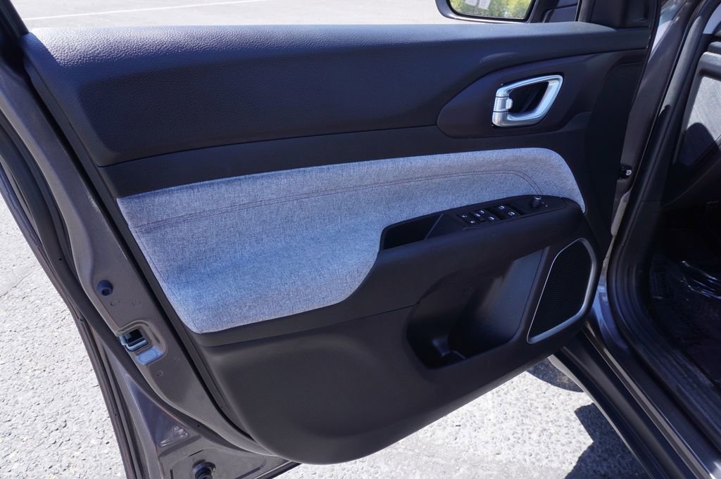 Used 2022 Jeep Compass Latitude image 14