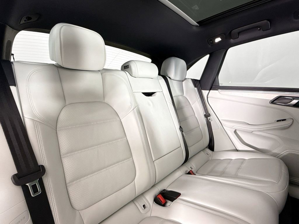 Certified 2025 Porsche Macan S AWD/4WD image 15