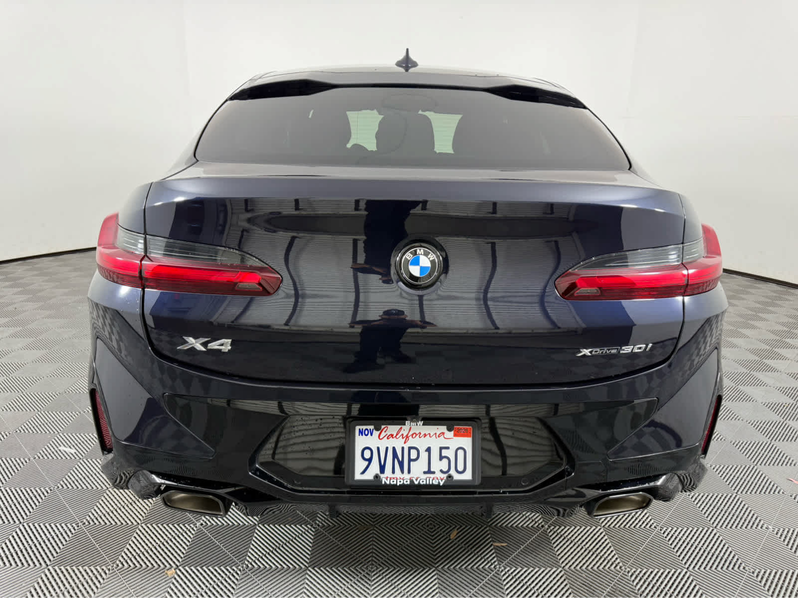 Certified 2025 BMW X4 xDrive30i w/ Premium Package AWD/4WD image 4