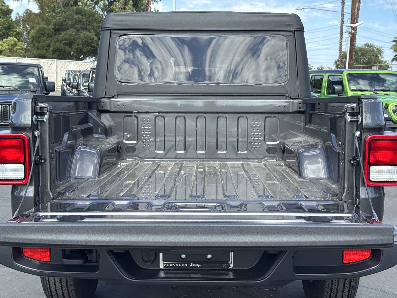 New 2026 Jeep Gladiator Sport AWD/4WD image 29