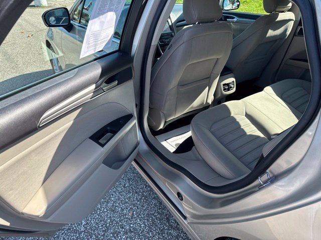 Used 2019 Ford Fusion SE FWD image 10