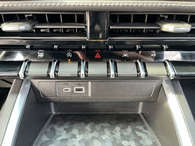 Used 2024 Chevrolet Colorado LT image 36