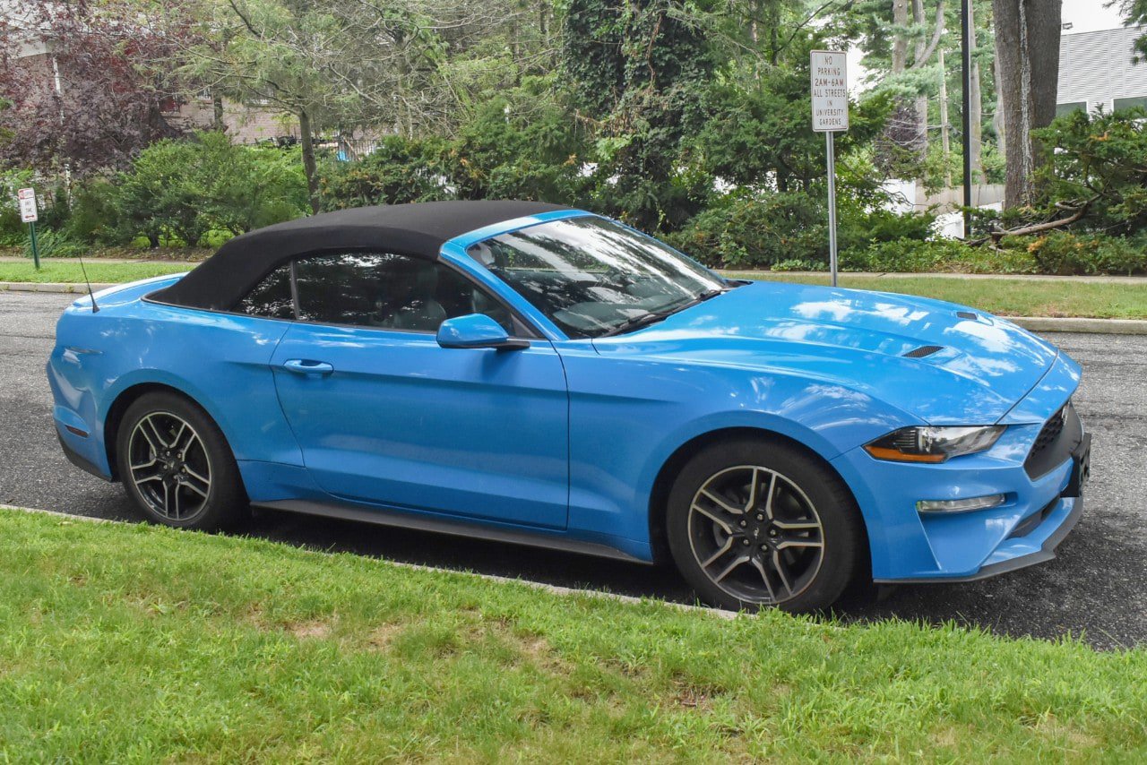 Used 2022 Ford Mustang Premium RWD image 11