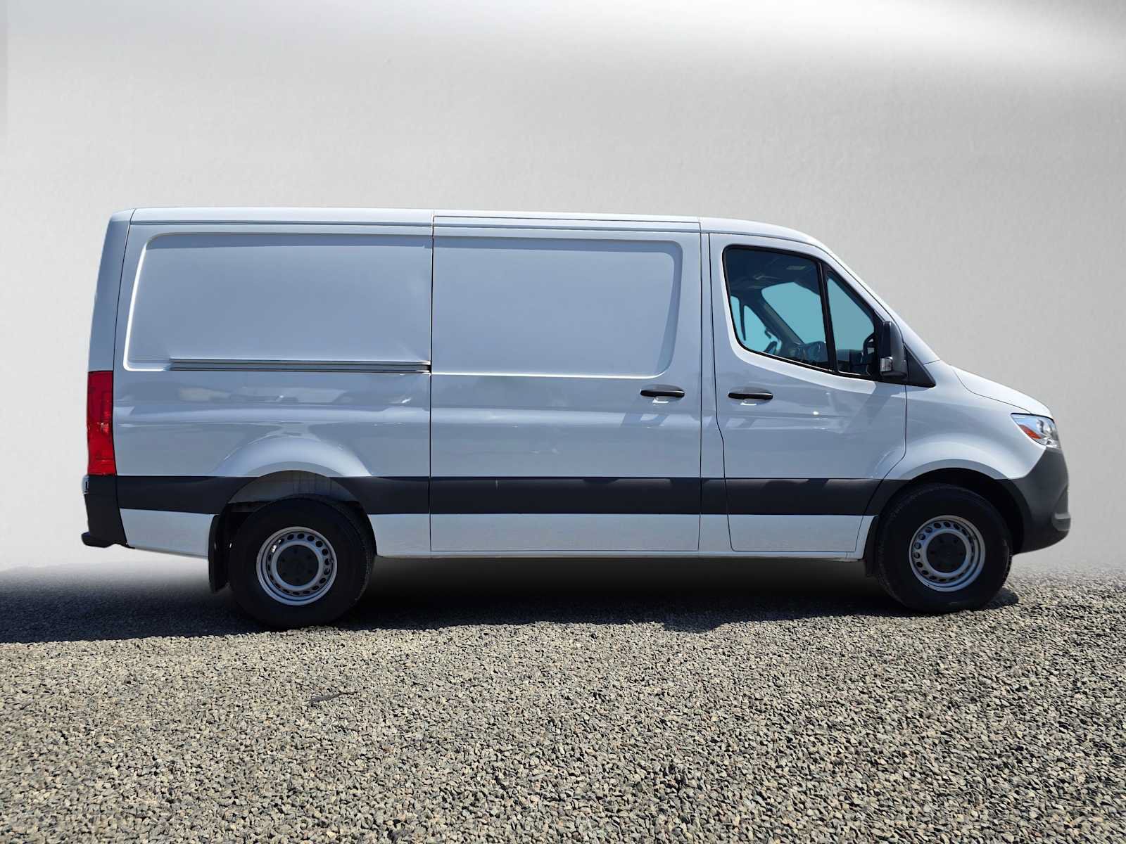 Used 2025 Mercedes-Benz Sprinter 2500 image 2