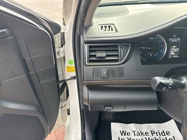 Used 2015 Toyota Camry XLE FWD image 12