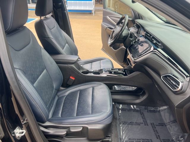 Used 2022 Chevrolet Bolt EUV LT w/ Convenience Package image 15