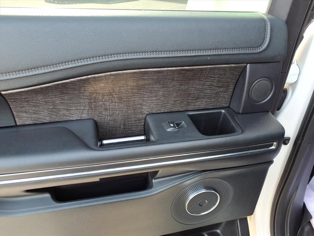 Certified 2019 Ford Expedition Limited w/ Equipment Group 302A image 9