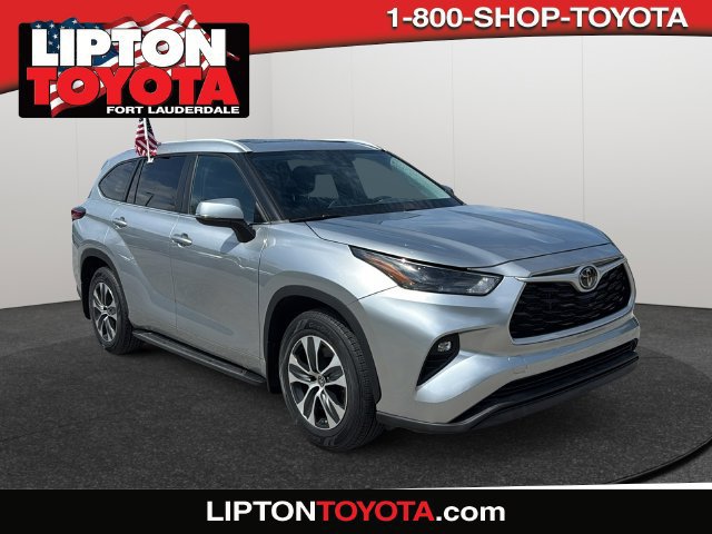 Used 2023 Toyota Highlander XLE FWD image 1