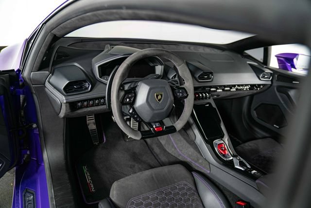 Used 2021 Lamborghini Huracan EVO RWD image 18