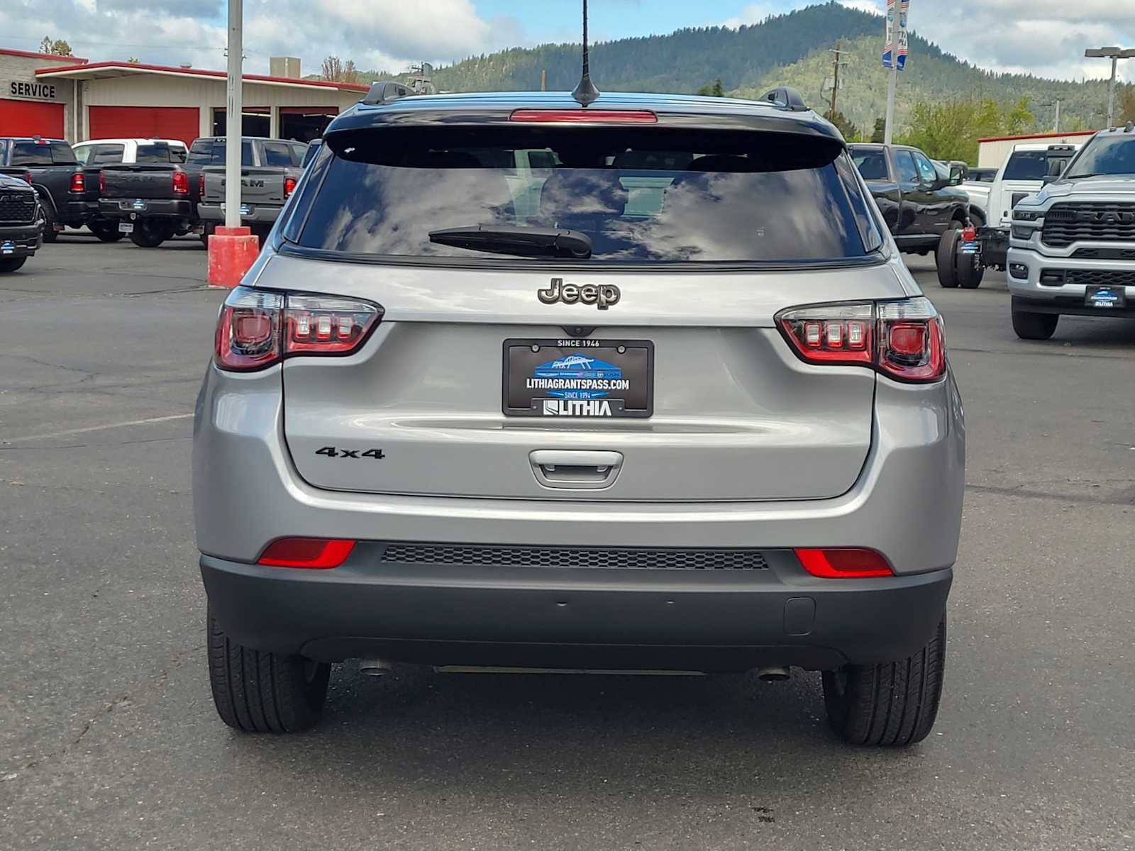 Used 2023 Jeep Compass Altitude w/ Sun and Sound Group image 13