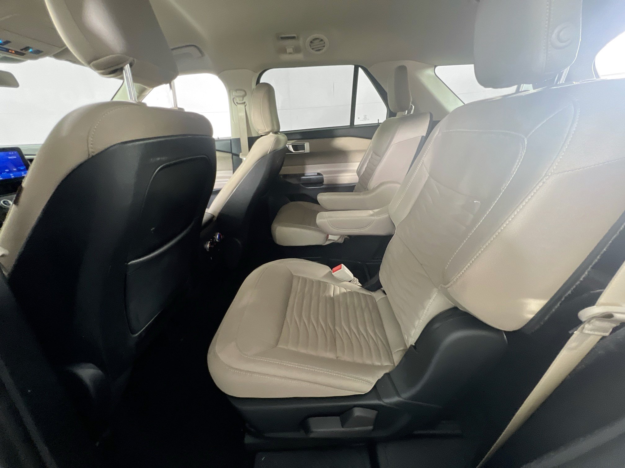 Used 2020 Ford Explorer XLT w/ Comfort Package AWD/4WD image 23