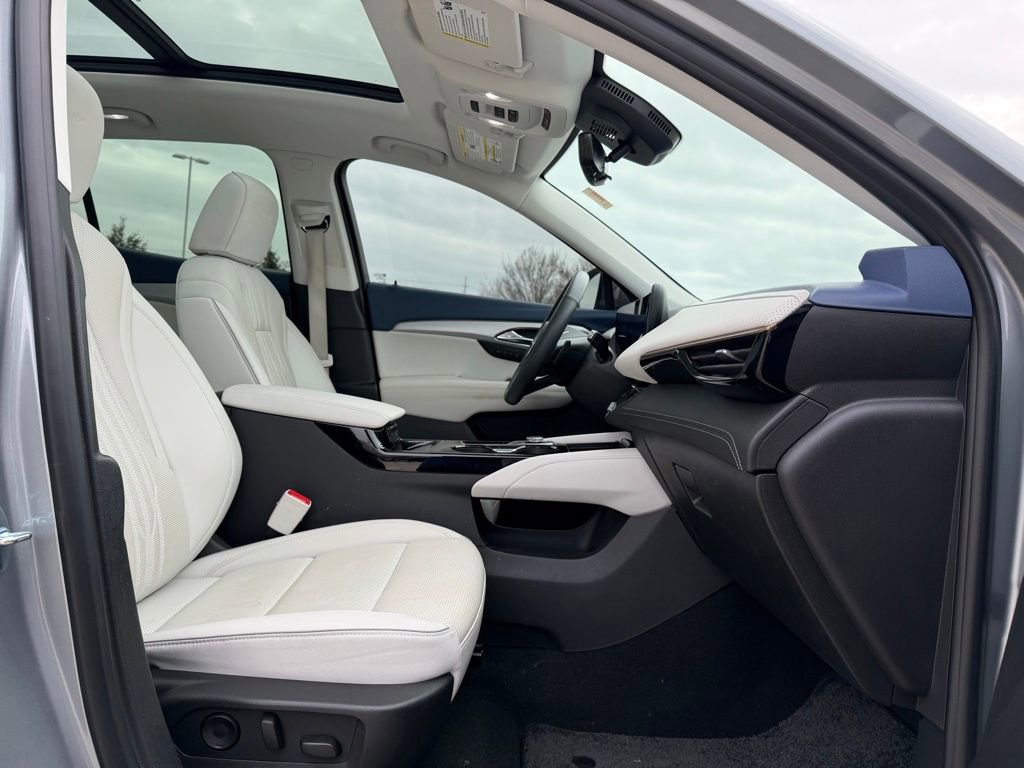 Used 2024 Buick Envision Avenir image 25