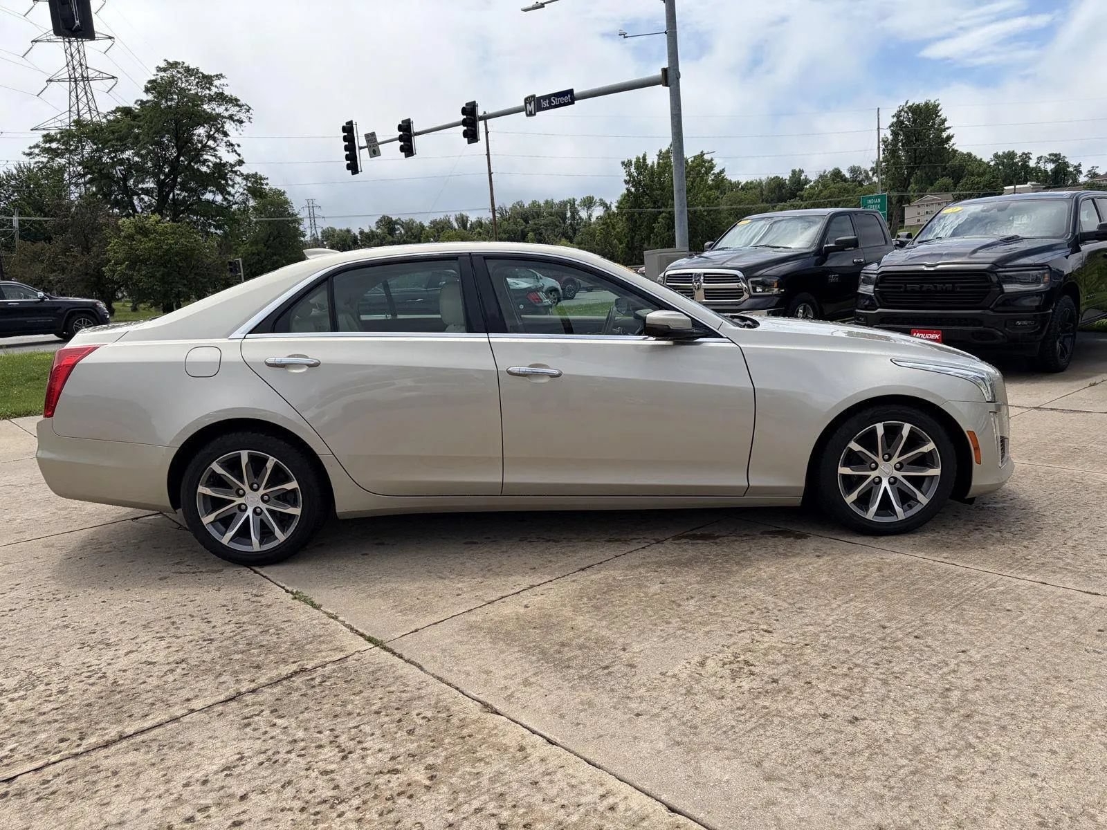 Used 2016 Cadillac CTS Luxury RWD image 4