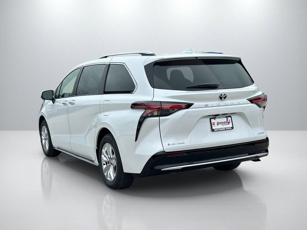 Used 2026 Toyota Sienna Limited image 7