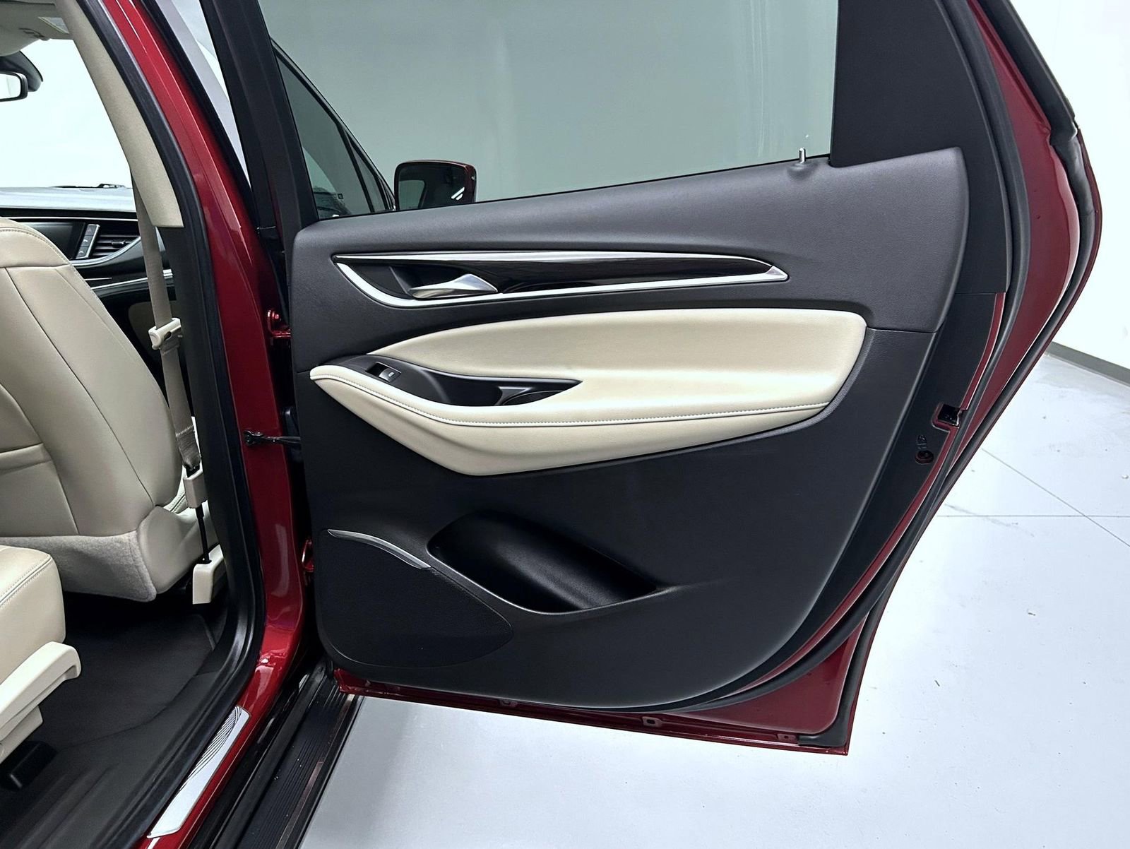 Used 2020 Buick Enclave Premium w/ Sun and Sites Package image 17