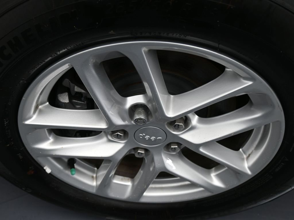 Used 2024 Jeep Grand Cherokee L Laredo image 40