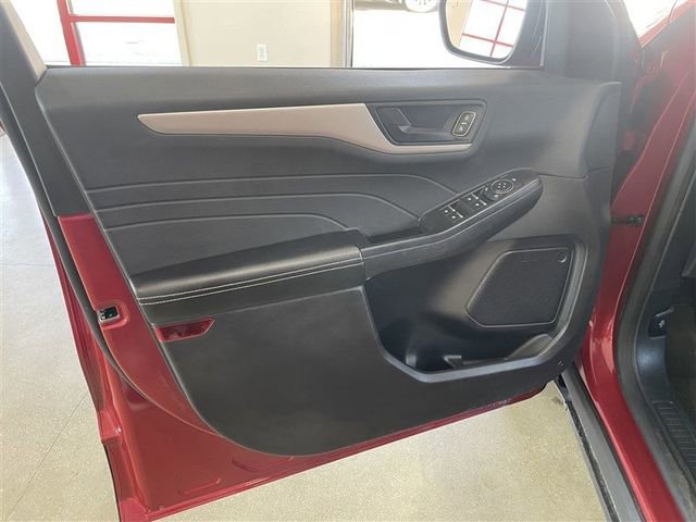 Used 2022 Ford Escape SE w/ Cold Weather Package image 12