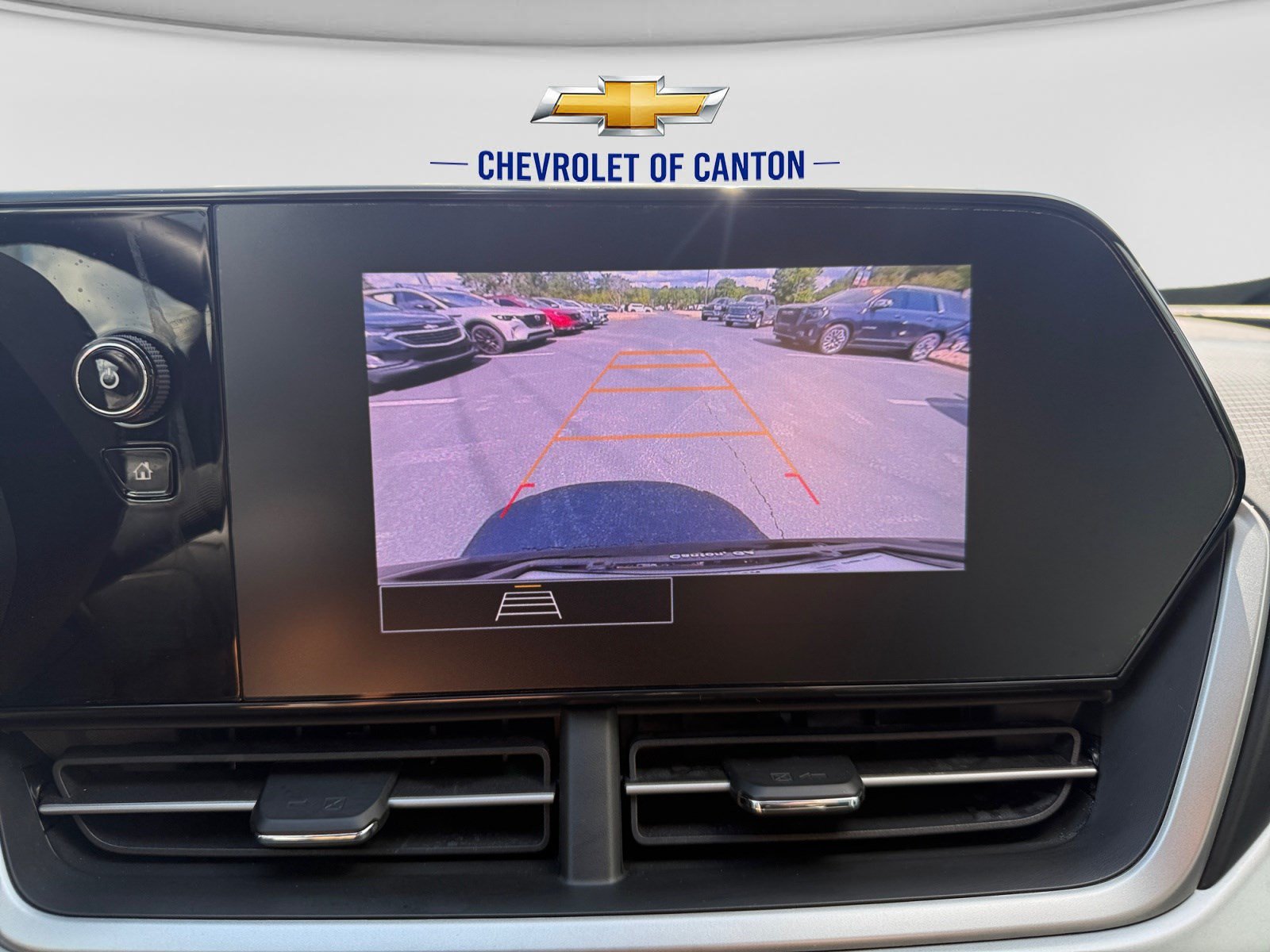 Used 2025 Chevrolet Trax RS w/ Driver Confidence Package FWD image 29