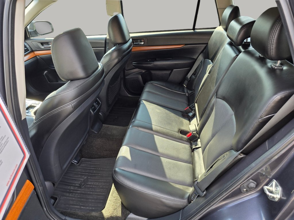 Used 2013 Subaru Outback 2.5i Limited w/ Moonroof Pkg AWD/4WD image 25