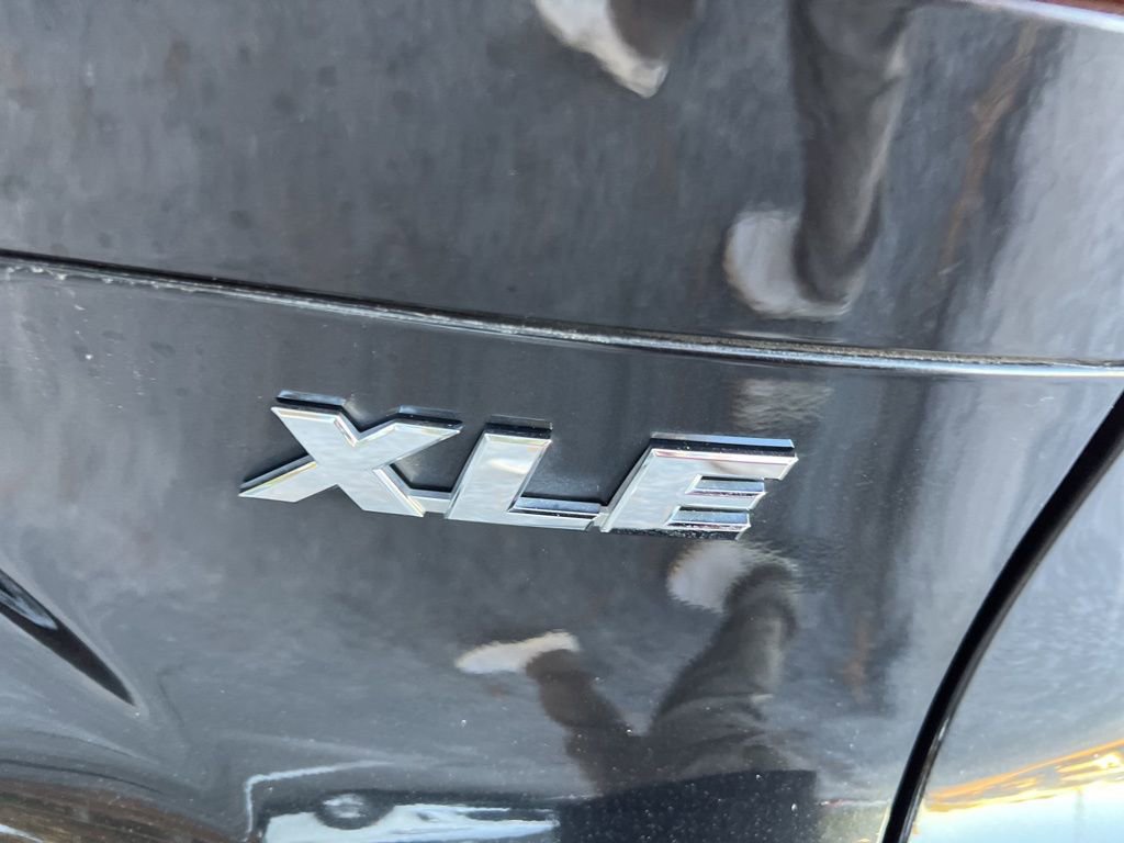 Used 2023 Toyota Venza XLE image 48