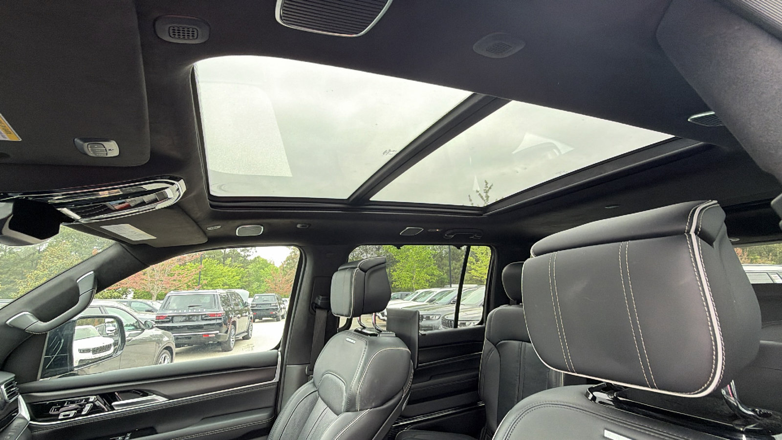 Used 2025 Jeep Grand Wagoneer Series II Obsidian w/ Quick Order Packagew 28T AWD/4WD image 18