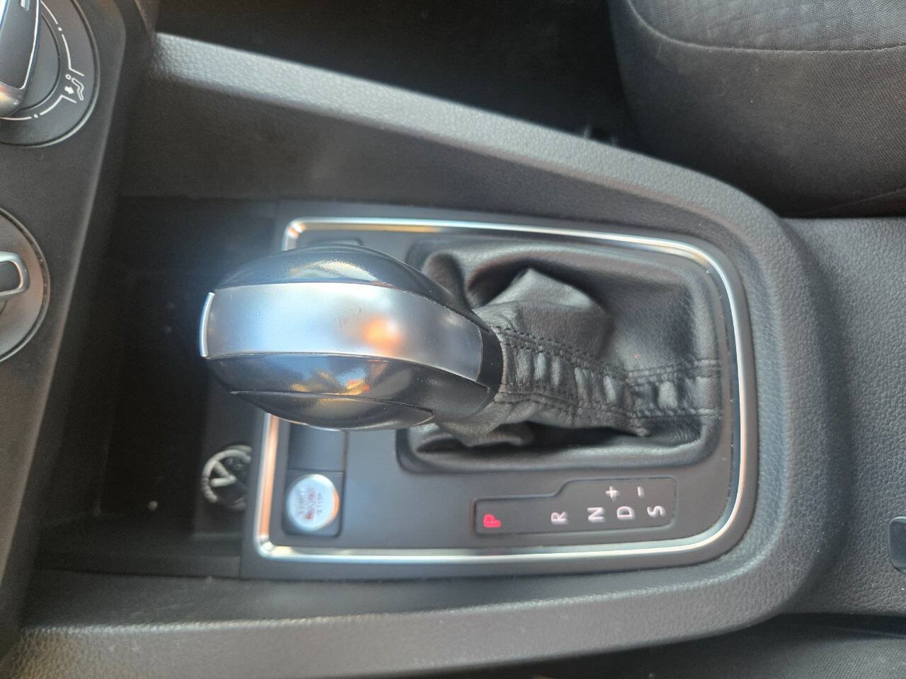 Used 2015 Volkswagen Jetta SE FWD image 41
