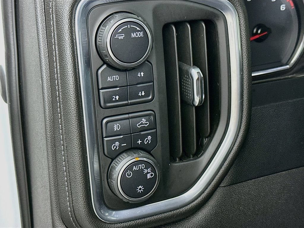 Used 2020 Chevrolet Silverado 1500 LT Trail Boss w/ Convenience Package AWD/4WD image 16
