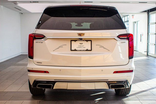 Used 2022 Cadillac XT6 Premium Luxury image 7