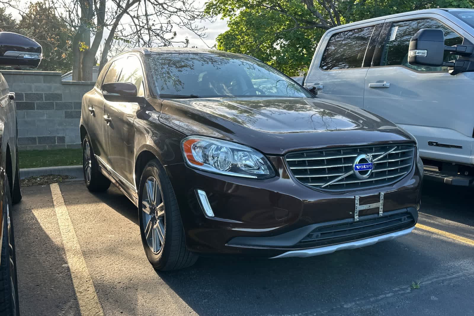 Used 2016 Volvo XC60 T6 w/ Protection Package AWD/4WD image 3