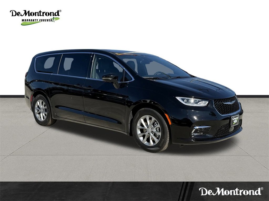 New 2026 Chrysler Pacifica Limited image 3