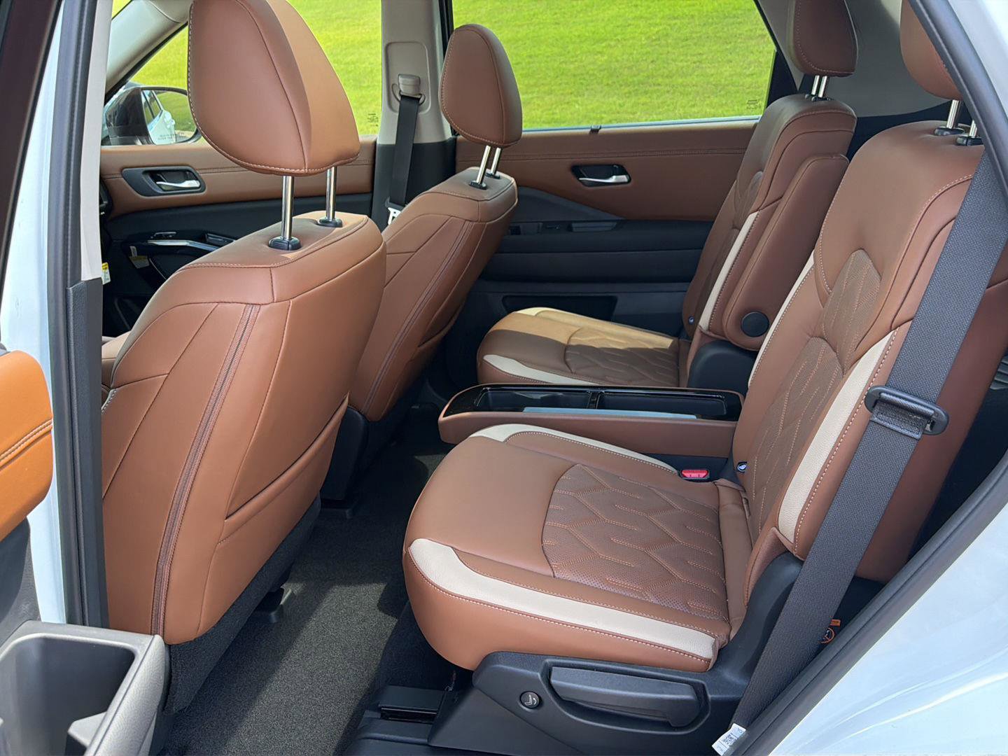New 2026 Nissan Pathfinder Platinum FWD image 11