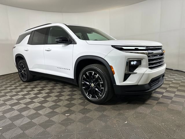 Used 2025 Chevrolet Traverse LT w/ Sun and Wheel Package image 2