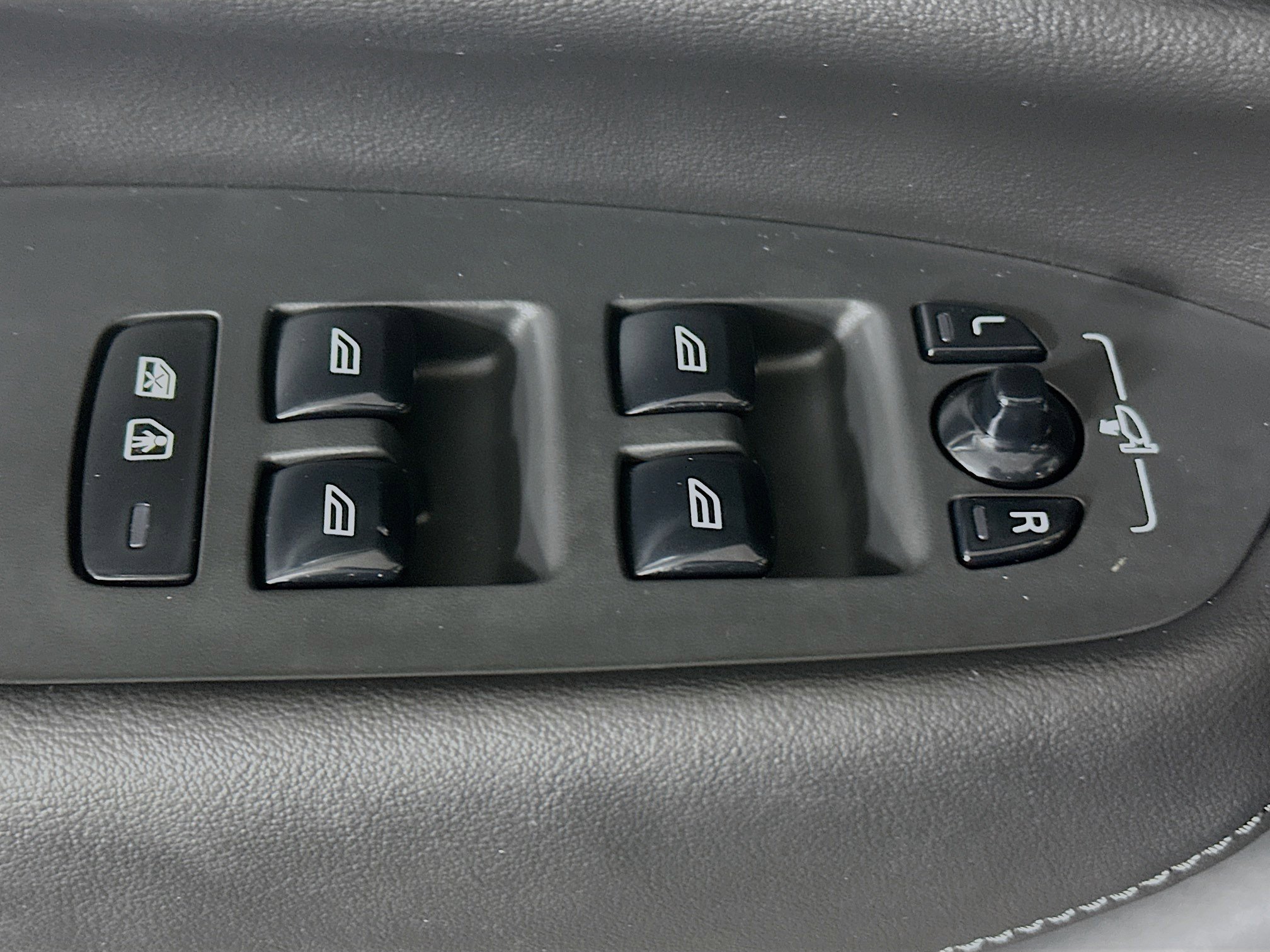 Used 2023 Volvo XC90 B6 Core image 14