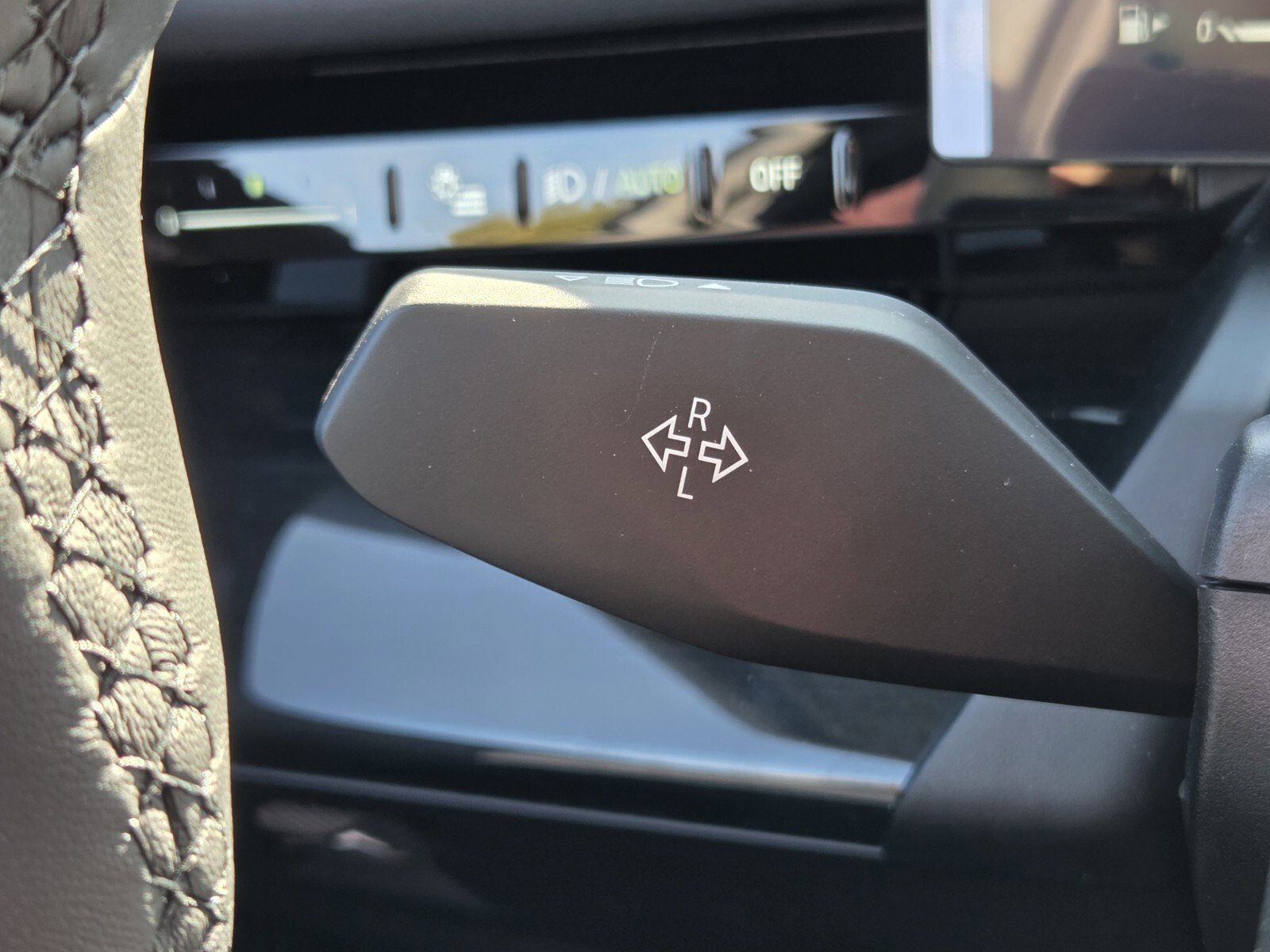 Used 2026 BMW 530i w/ M Sport Package image 29