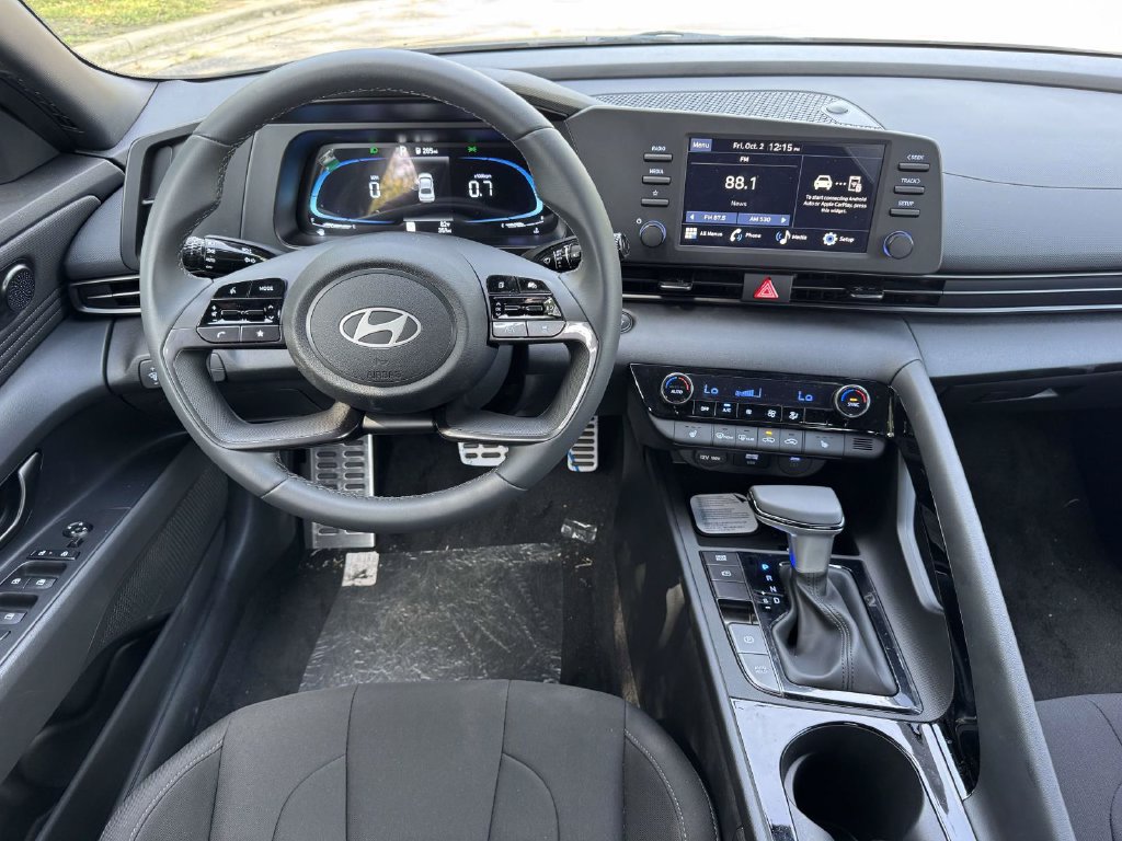 New 2026 Hyundai Elantra SEL Sport Premium FWD image 18