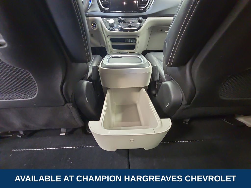 Used 2024 Chrysler Pacifica Touring-L FWD image 29