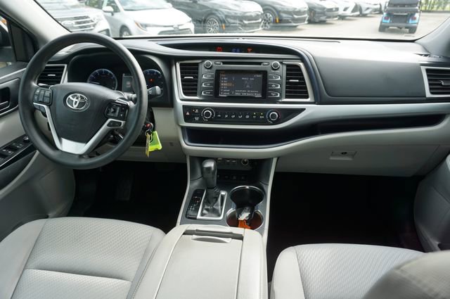Used 2019 Toyota Highlander LE image 6