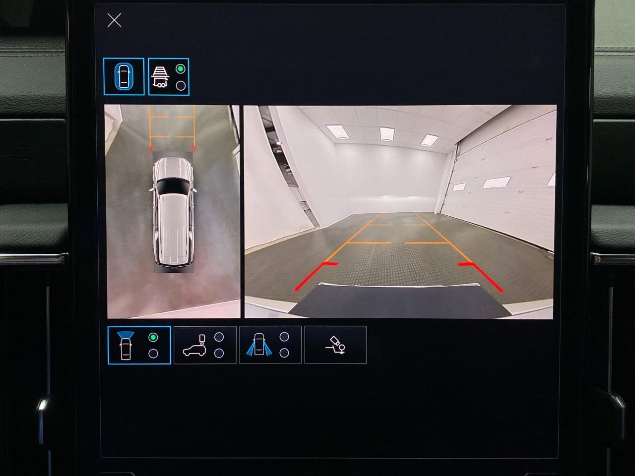 Used 2025 GMC Yukon XL Denali w/ Sun & Power Step Package image 27