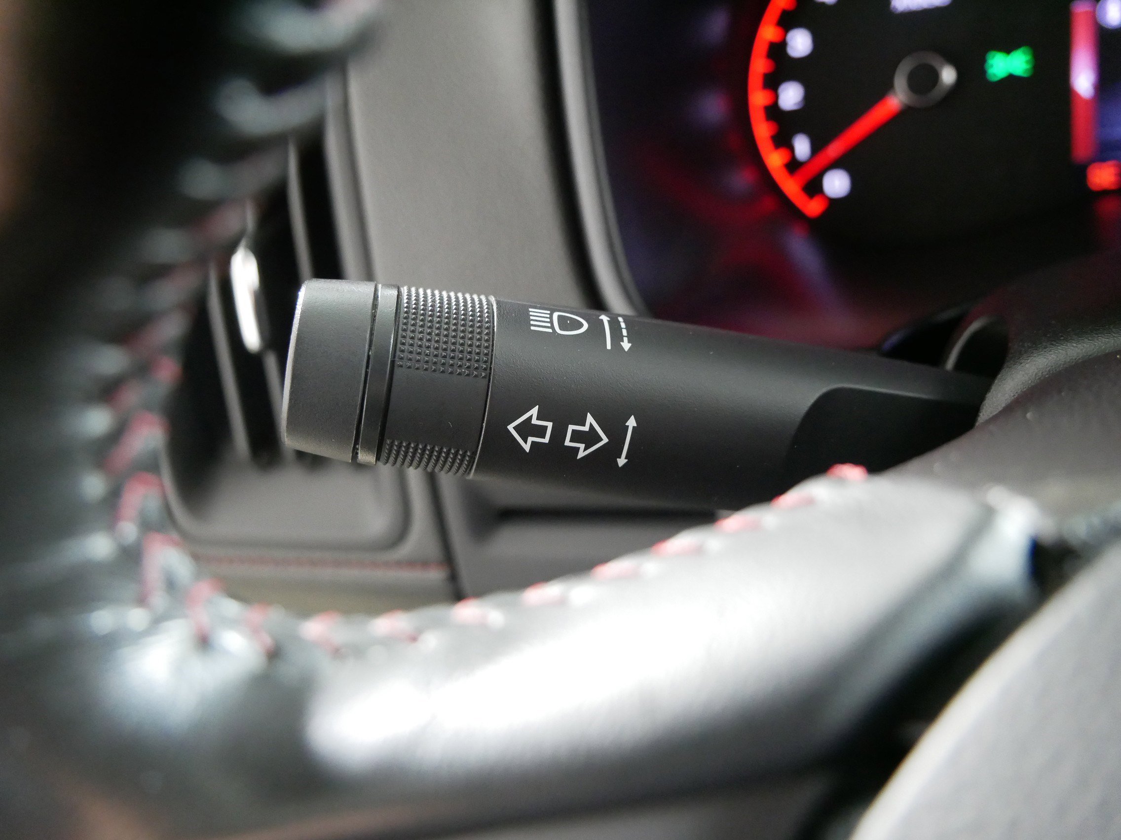 Used 2015 GMC Canyon SLE w/ All-Terrain Package image 32