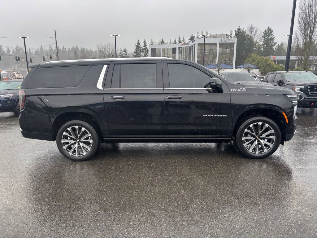 Used 2025 Chevrolet Suburban High Country image 4