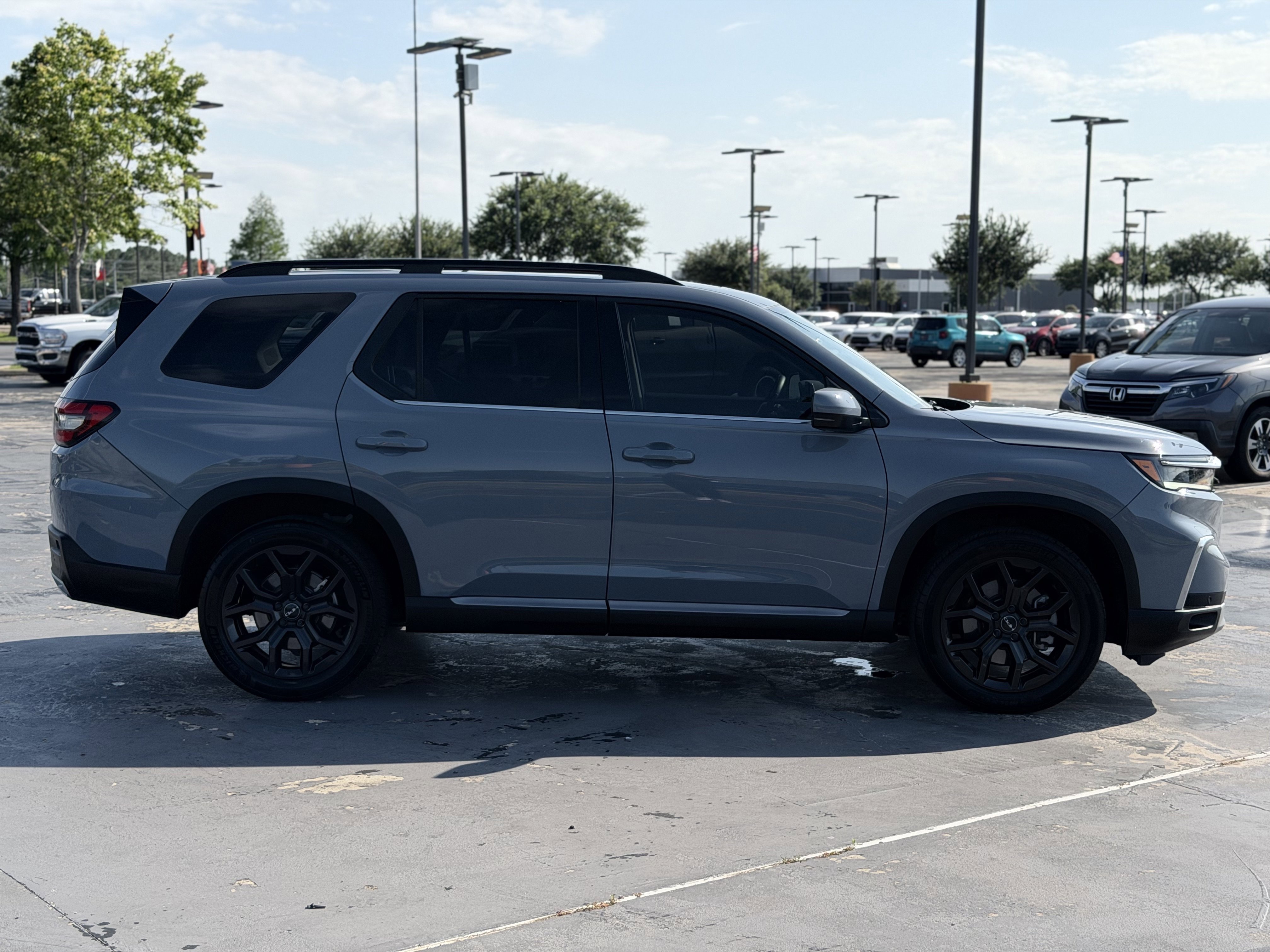 Used 2025 Honda Pilot Touring image 12