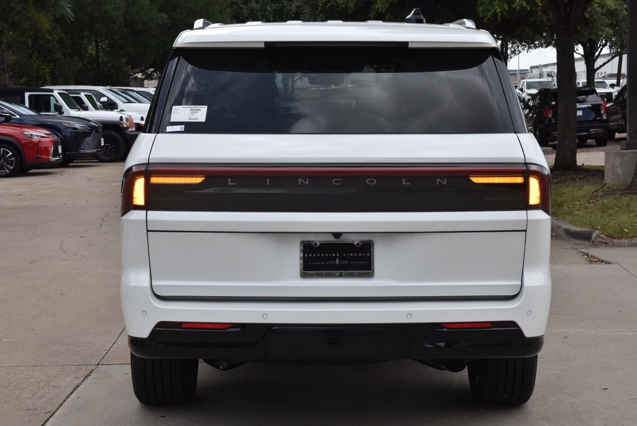 New 2026 Lincoln Navigator L Reserve AWD/4WD image 8