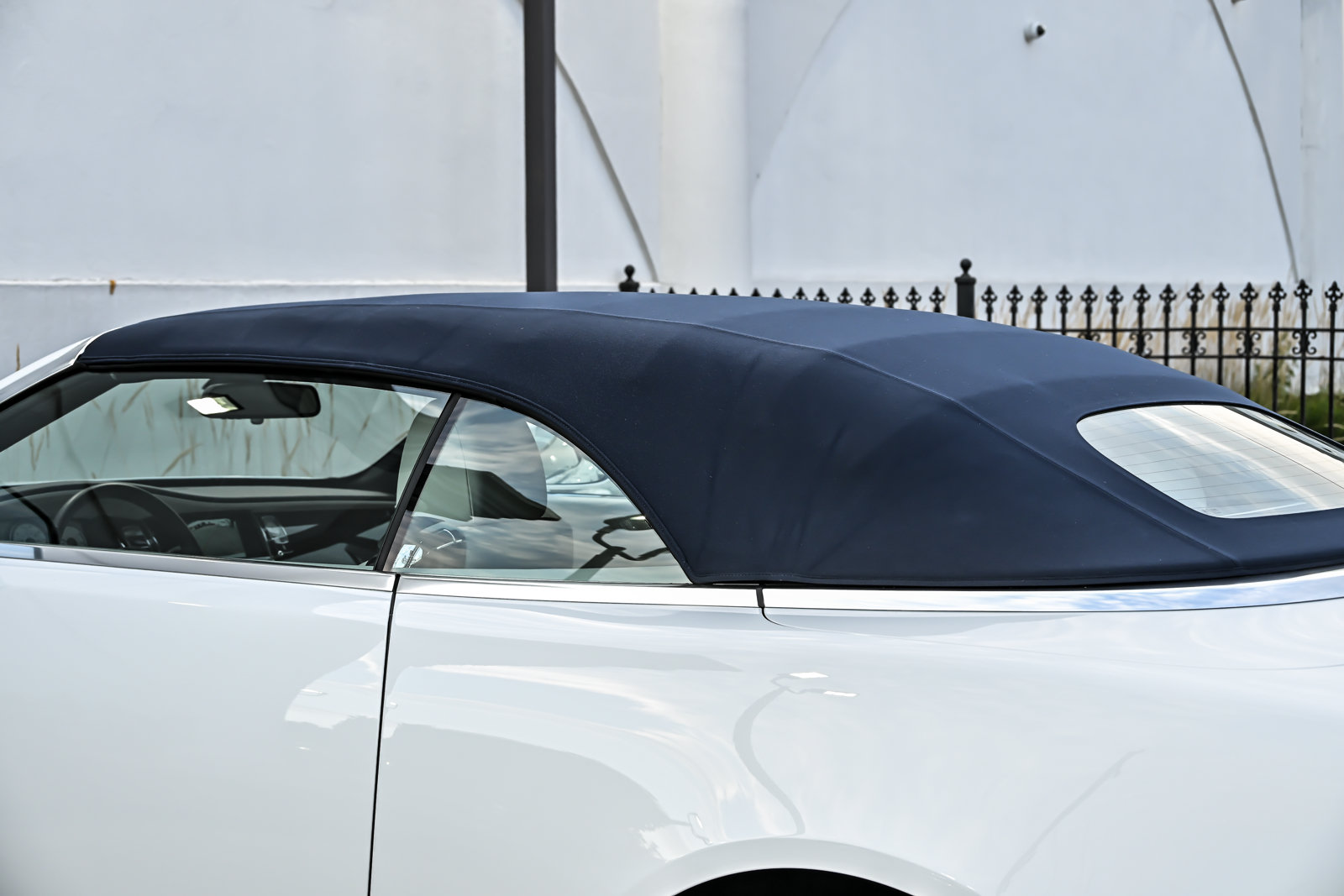Used 2020 Rolls-Royce Dawn RWD image 20
