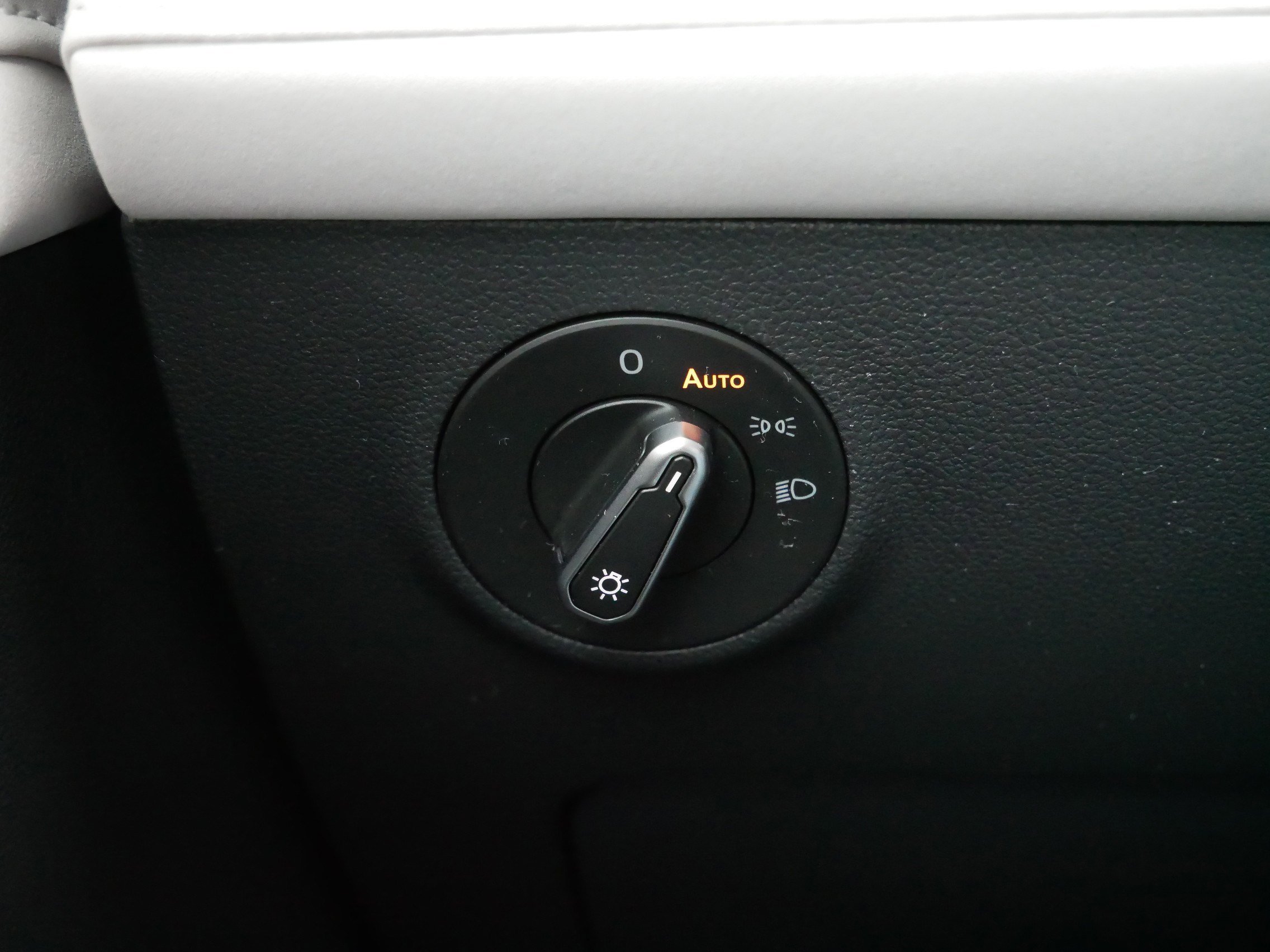 Certified 2025 Volkswagen Taos SE image 27