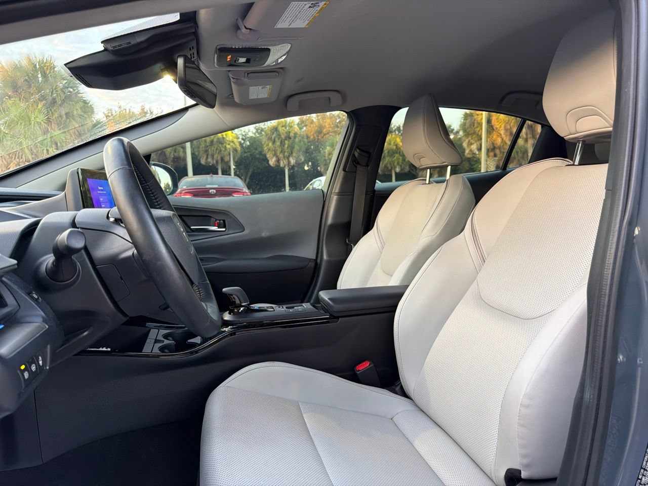 Used 2024 Toyota Prius XLE FWD image 6