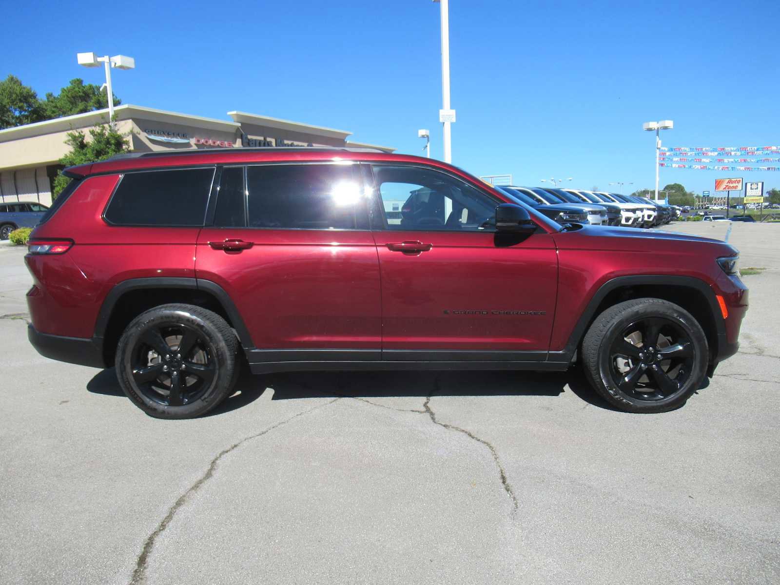 Used 2023 Jeep Grand Cherokee L Laredo image 8