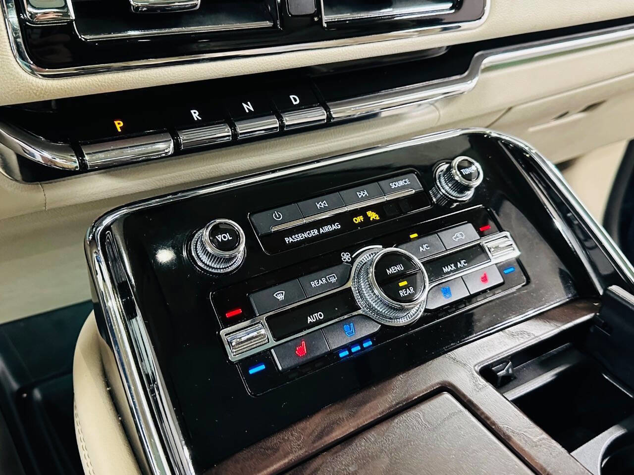 Used 2019 Lincoln Navigator Reserve w/ Cargo Package AWD/4WD image 14