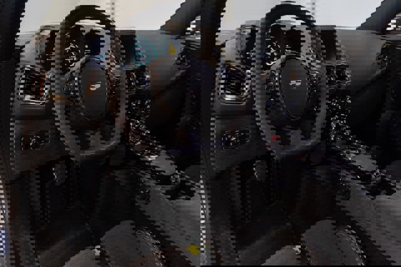 Used 2023 Aston Martin V8 Vantage Coupe image 2