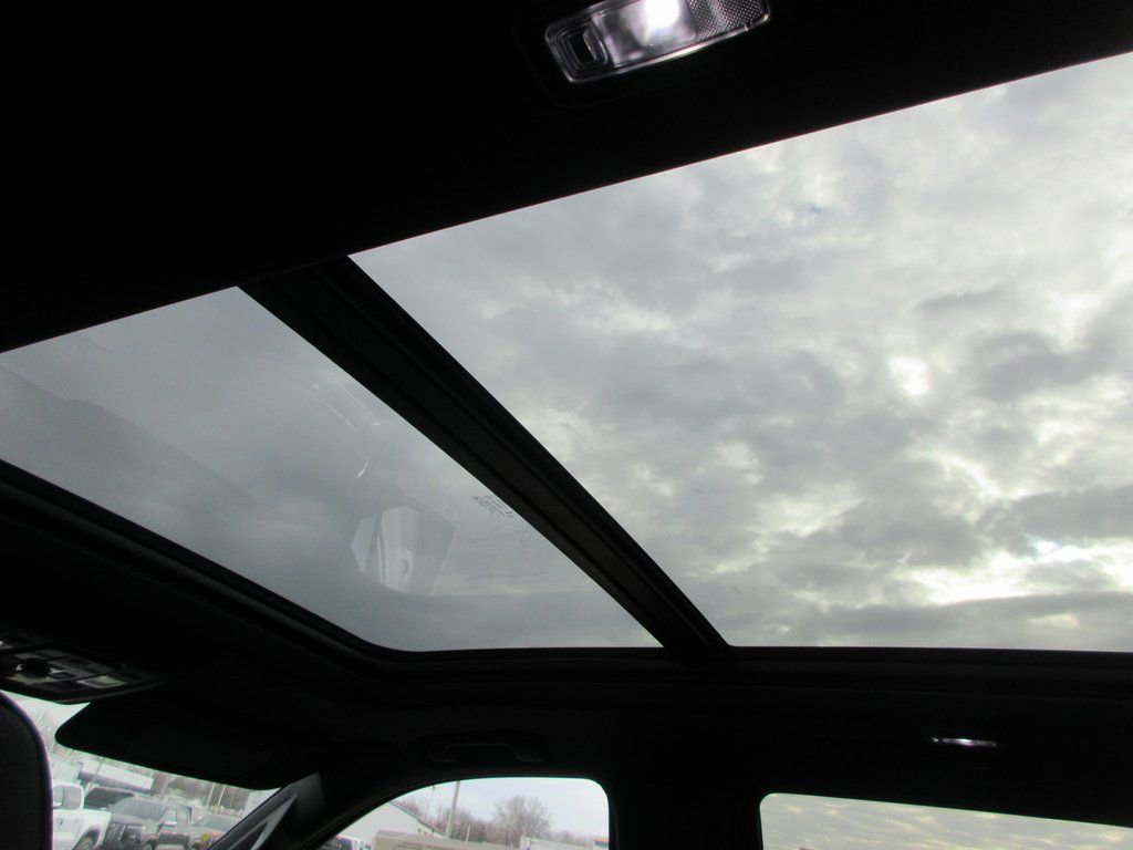 New 2026 GMC Yukon Denali w/ Sun & Power Step Package image 15