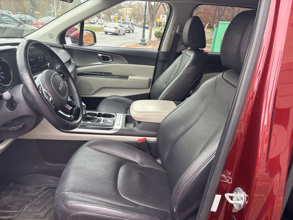 Used 2022 Kia Carnival LX image 13